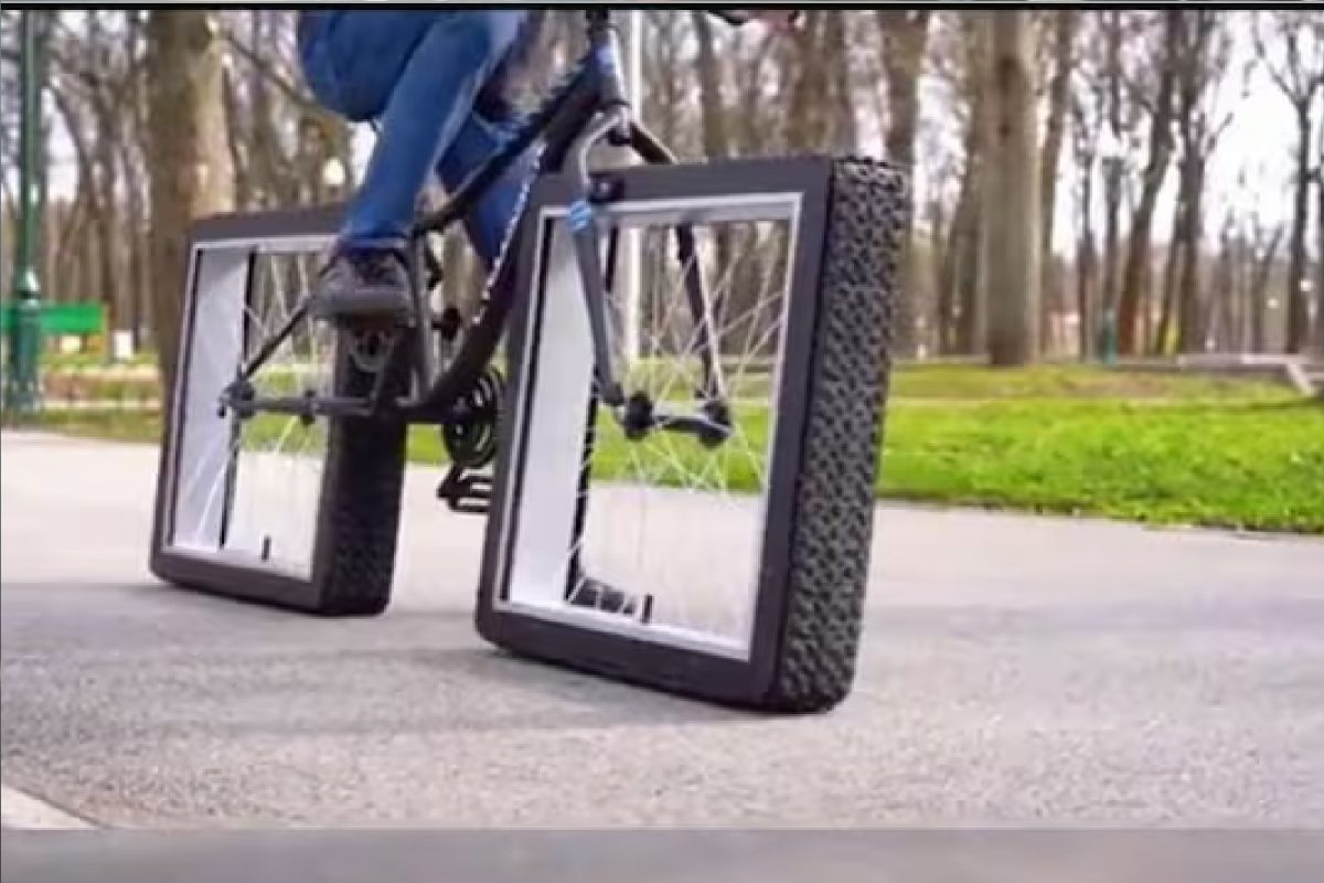 चौकोनी चाकांची सायकल.