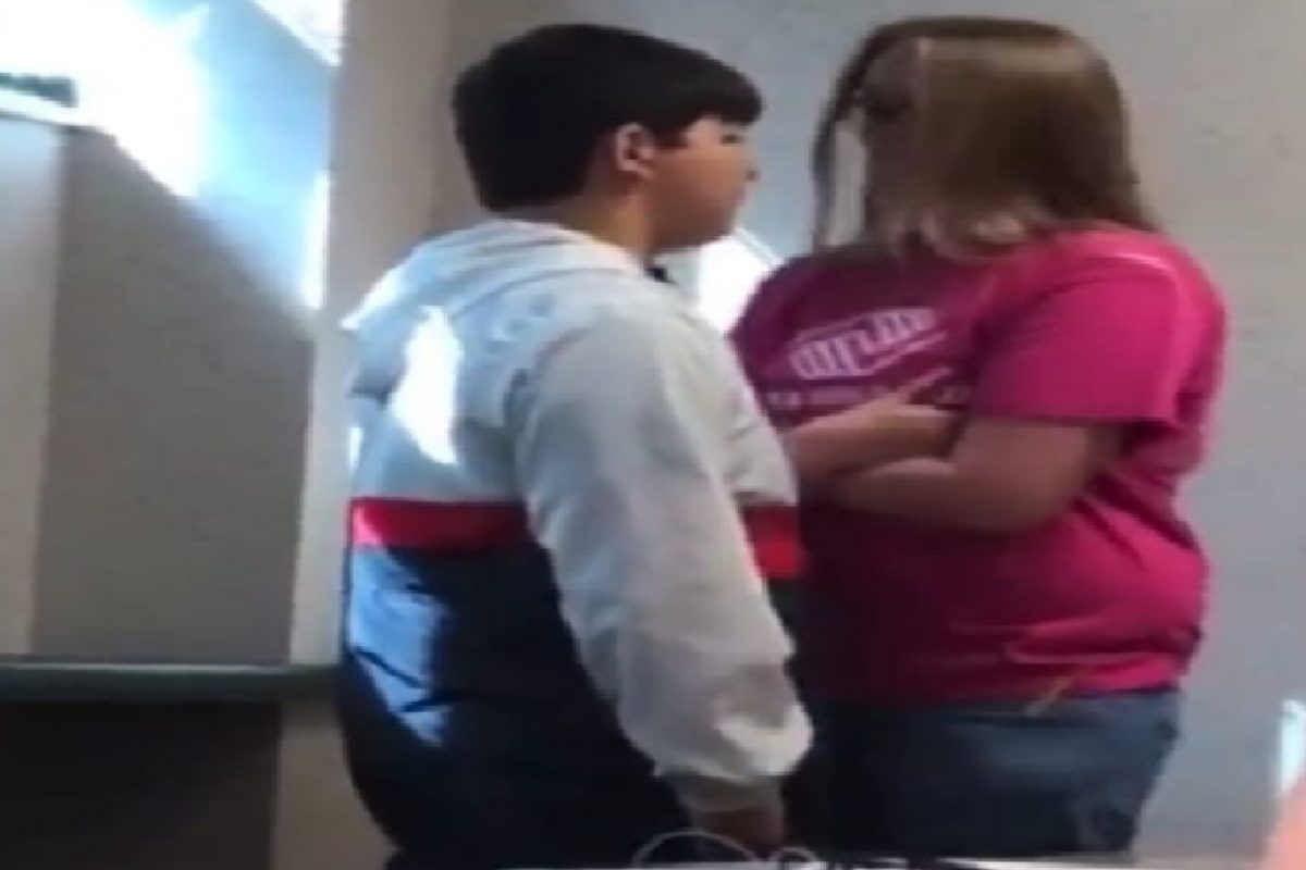 शिक्षक आणि विद्यार्थ्याचा व्हिडीओ.