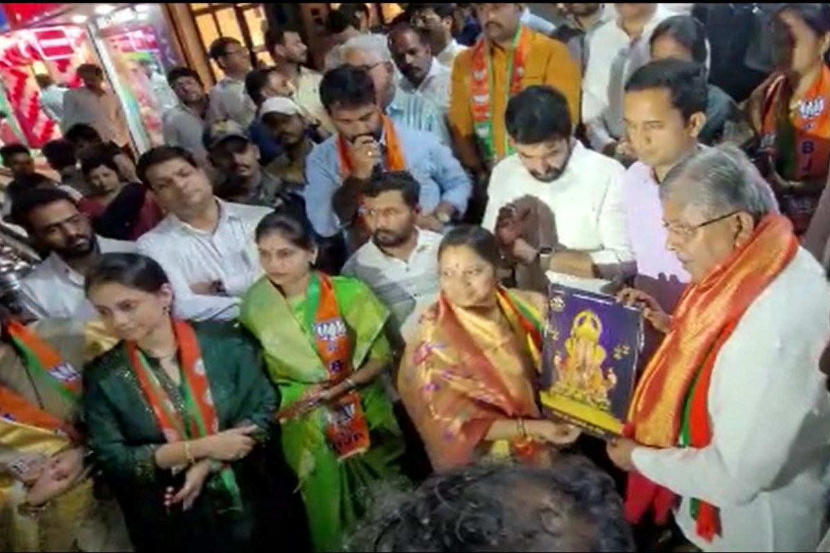 नवऱ्यावर हत्येसह 15 गुन्हे, कुख्यात गुंड शरद मोहोळच्या पत्नीची भाजपमध्ये एंट्री, बावनकुळेंनी केलं मात्र समर्थन