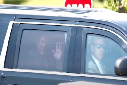 Donald Trump : आत्मसमर्पणासाठी ट्रम्प न्यूयॉर्कमध्ये दाखल, कडेकोट सुरक्षा व्यवस्था