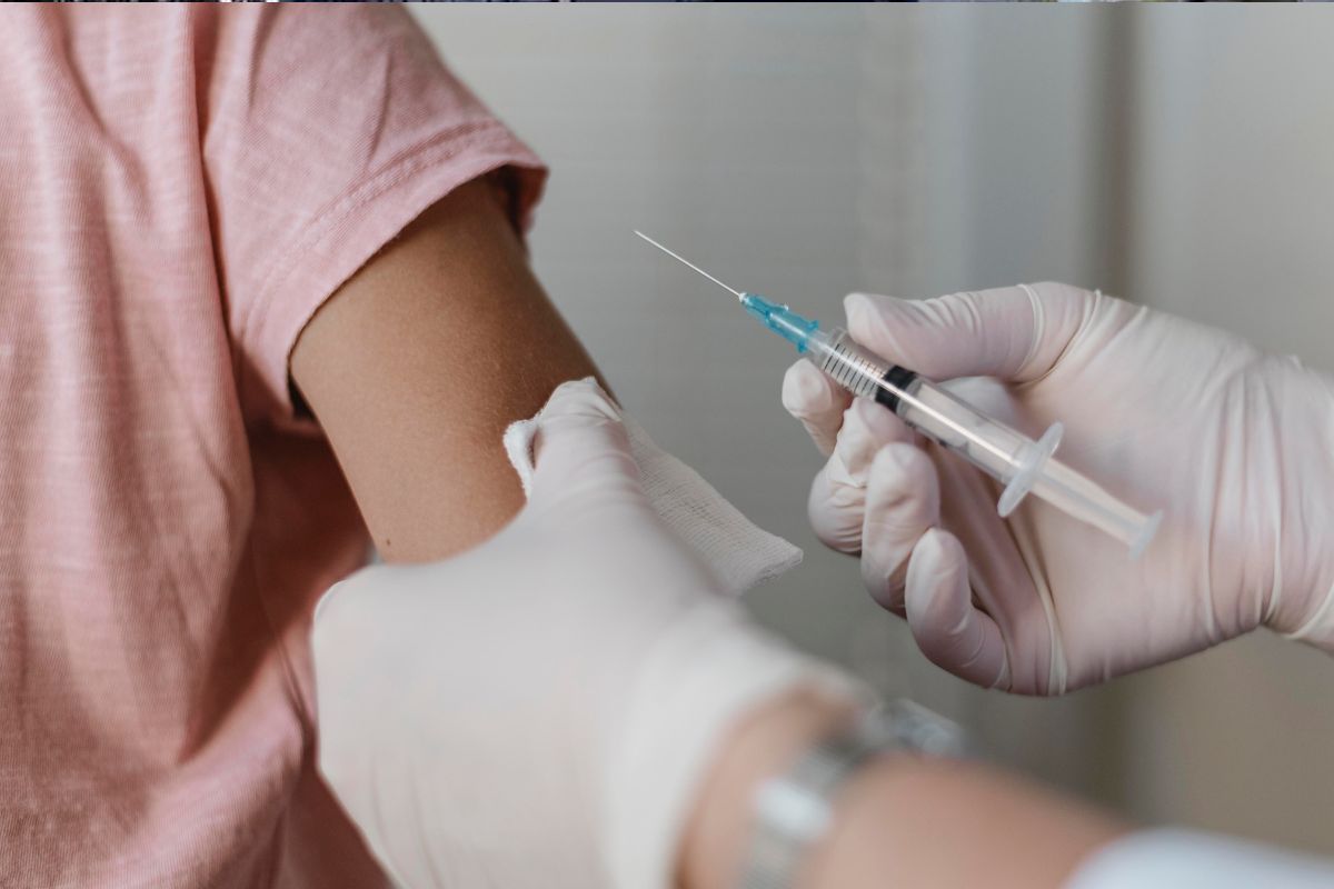 कॅन्सर, हृदयविकारांनाही रोखता येणार, मिळणार लस; कधीपासून उपलब्ध होणार पाहा