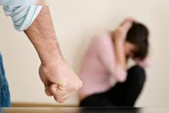 मुलगा मुंबईत असल्याचा फायदा सुनेसोबत सासऱ्याने घेतला अन् VIRAL VIDEO ने उडाली खळबळ