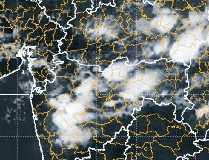 राज्यात मागच्या 24 तासांमध्ये चंद्रपूर आणि ब्रह्मपुरी येथे राज्यातील उच्चांकी 39.2 अंश सेल्सिअस तापमानाची नोंद झाली. तर जळगाव येथे तापमान 39 अंशावर पोचले होते. उर्वरित राज्यात बहुतांश ठिकाणी कमाल तापमान वाढून 34 ते 37 अंशांच्या दरम्यान होते.