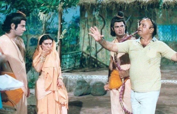 त्याकाळात घऱोघरी टीव्ही नव्हत्या. त्यामुळं सर्वजण रामायण पाहण्यासाठी कामधंदा सोडून कोणाच्या तरी घरी तळ ठोकून बसत असे. सगळ्या मालिका 30 मिनिटाच्या स्लॉटमध्ये चालत असत. 