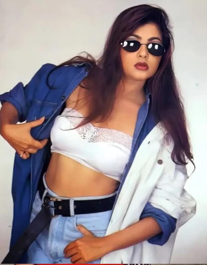   After the movie 'Kabhi Hum Kabhi Tum', Mamata did not appear in any film.  It was later revealed that she was living in Dubai and Kenya with Chhota Rajan's partner Vicky Goswami.  Then in 2013, a photo of Mamta dressed as a sadhvi came to light. 