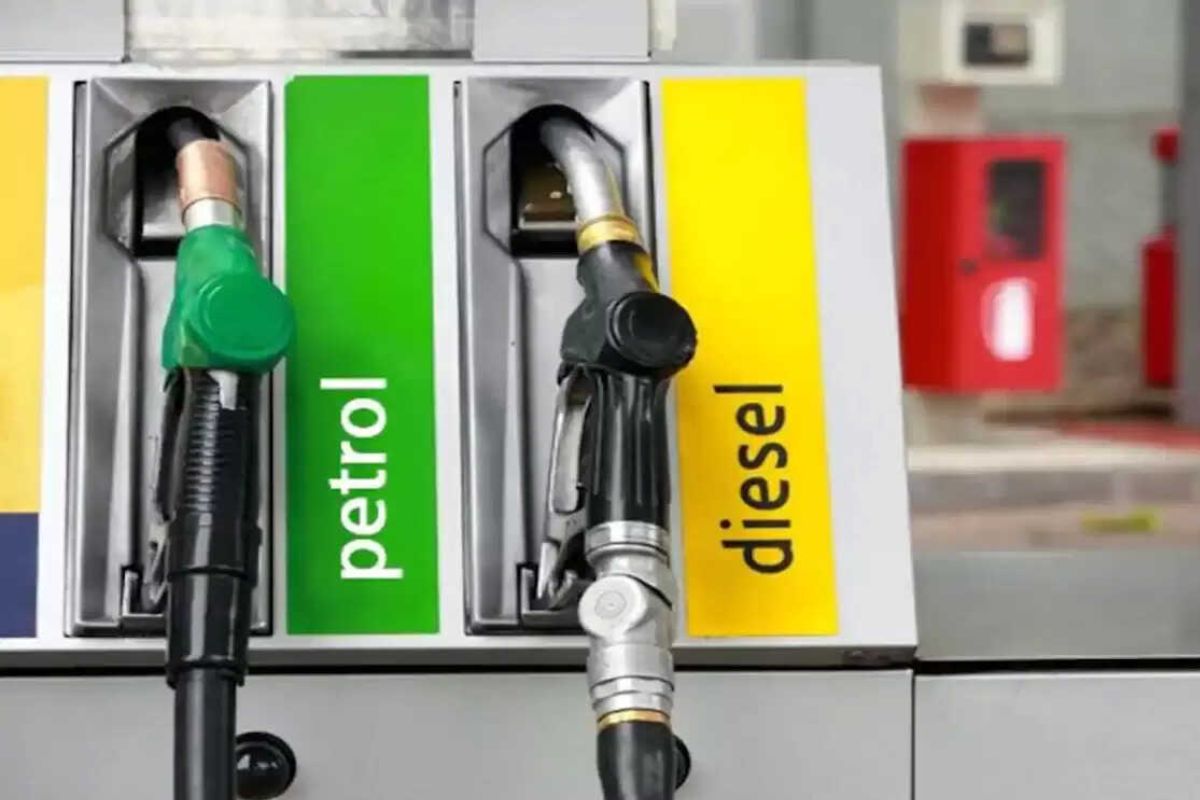 पेट्रोल पंपावर `या` पद्धतीने होऊ शकते फसवणूक; वाहनात इंधन भरण्यापूर्वी काळजी घेणं गरजेचं