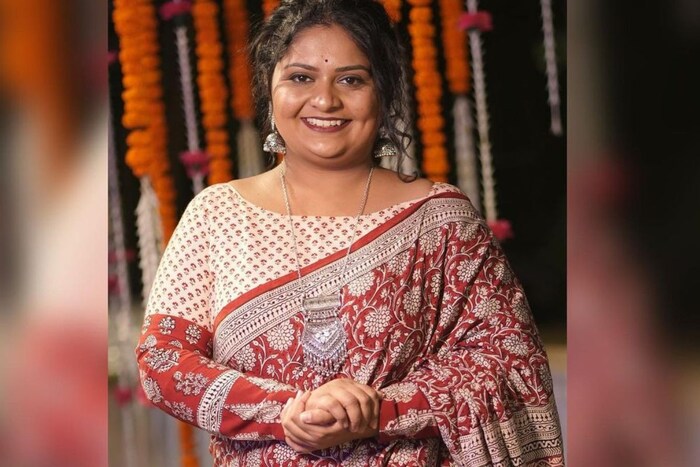 हास्यजत्रेत आपल्या विनोदाने प्रेक्षकांना खळखळून हसवणारी अभिनेत्री म्हणजे ईशा डे. ईशाच्या निखळ हास्यामुळे तिचे अनेक चाहते आहेत. 