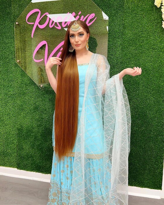 तिच्या केसांचे खूप चाहते आहेत. कित्येक पुरुष तिच्या केसांचे दिवाने आहेत. काही जण तर कोट्यवधी रुपयांत तिचे केस विकत घेण्यासही तयार आहेत. एका व्यक्तीने तिला तब्बल दोन कोटी रुपयांची ऑफरही दिली होती.