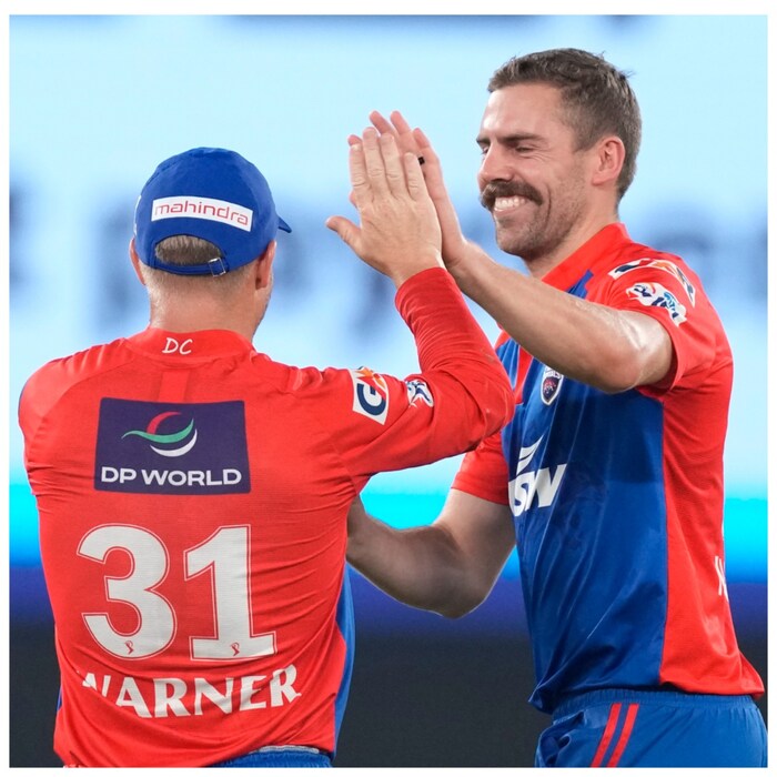 एनरिक नॉर्कियाला विकत घेण्यासाठी दिल्लीने 6.5 कोटी रुपये मोजले. पण दक्षिण आफ्रिकेच्या या फास्ट बॉलरला 8 मॅचमध्ये फक्त 7 विकेट मिळाल्या. 