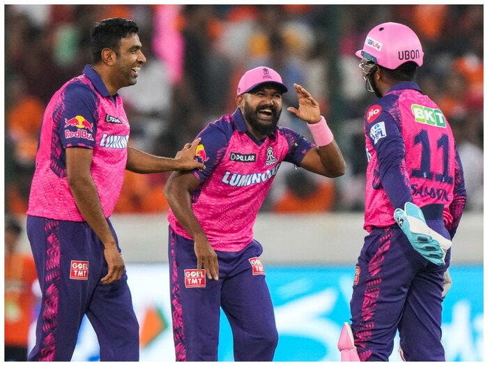 आयपीएलमध्ये सर्वाधिक विकेट घेणाऱ्या खेळाडूंच्या यादीत पाचव्या क्रमांकावर आर.अश्विन आहे, अश्विनने आयपीएलमध्ये 171 विकेट घेतल्या आहेत. 