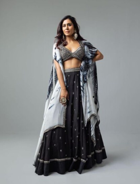 Ghazal Alagh: शार्क टँक इंडिया या लोकप्रिय टीव्ही शोमध्येही तुम्ही गझल अलगला पाहिलं असेल. गझल ही बेबी प्रोडक्ट बनवणाऱ्या मामाअर्थची सह-संस्थापक आहे. ही कंपनी युरोपियन स्टँडर्डनुसार आपले प्रोडक्ट्स तयार करते. प्रोडक्ट्समध्ये 3000 प्रकारच्या विषारी पदार्थांवर पूर्णपणे बंदी घालण्यासाठी कंपनी प्रसिद्ध झाली. गझल अलघ यांना एक मुलगा आहे.