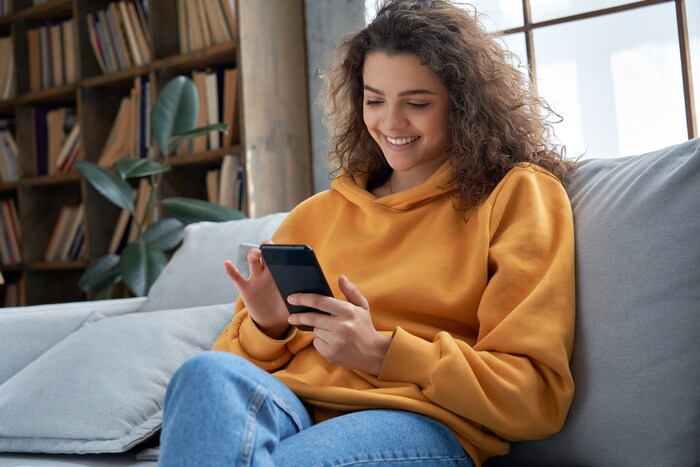 इसके बाद अब तीसरे तरीके में आपको सेटिंग में जाकर About Phone में जाना है. इसके बाद आपको Software Information का ऑप्शन मिलेगा. इसके बाद आपको Build Number पर आपको 7 बार टैप करना होगा. दरअसल इससे आपके फोन में Developer Option ऑन होगा.