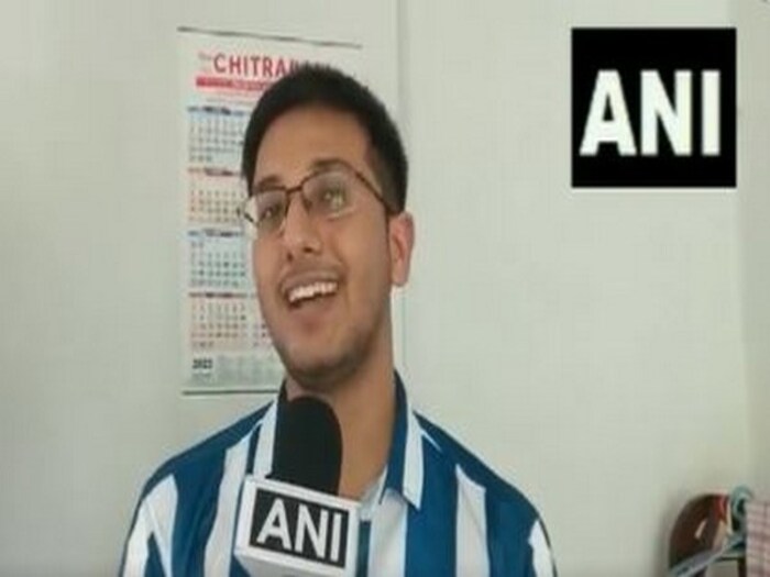 आसाममधील तेजपूरचा रहिवासी असलेले मयूर हजारिका सुरुवातीपासूनच टॉपर आहेत. ते त्यांच्या हायस्कूल आणि उच्च माध्यमिकमध्ये टॉपर होते. त्यांनी त्यांचे इंटरमिजिएट म्हणजेच उच्च माध्यमिक शिक्षण रामानुजन कनिष्ठ महाविद्यालय, नागाव जिल्ह्यातून केले आहे. (सामाजिक माध्यमे)