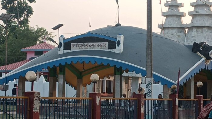 सहरसा, असं म्हणतात की देशाच्या कोणत्याही कोपऱ्यामध्ये गेलात तरी तुम्हाला इथले रिक्षा चालक ते प्रशासकीय अधिकारी सापडतील. प्रत्येक वर्षी युपीएससी परीक्षा पास करणाऱ्यांमध्ये बिहारचे सर्वाधिक विद्यार्थी असतात. बिहारच्या सहरसा जिल्ह्यात एक गाव असं आहे, ज्याला आयएएस-आयपीएस अधिकाऱ्यांचं गाव म्हणूनही ओळखलं जातं. या गावाचं नाव आहे बनगाव.