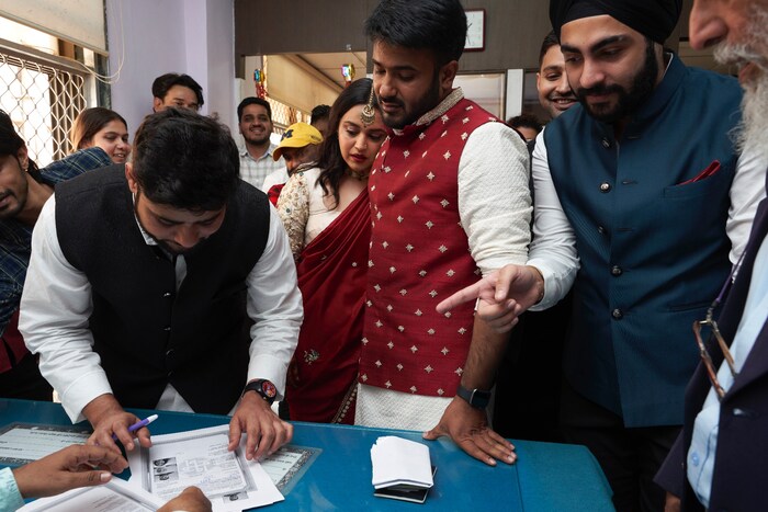 स्वरा भास्कर आणि फहाद अहमद यांचं फेब्रुवारी महिन्यात लग्न झालं होतं. फहाद अहमद हे समाजवादी पक्षाचे प्रदेशाध्यक्ष आहेत.