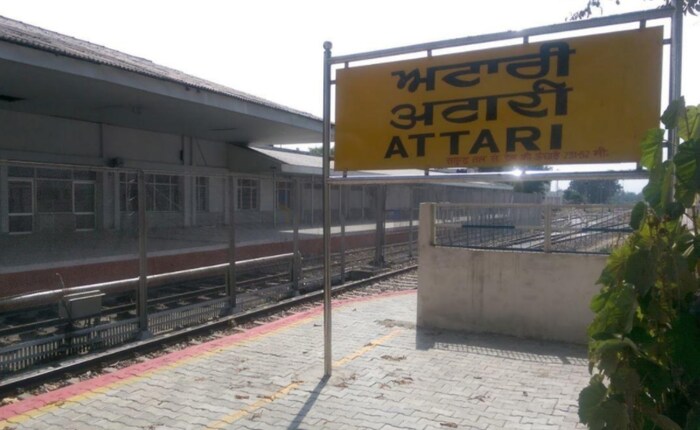 अटारी स्टेशन- या सर्व स्टेशनपैकी हे सर्वात प्रसिद्ध स्टेशन पंजाबमध्ये आहे. हे उत्तर रेल्वेचे शेवटचे स्टेशन आहे. येथून समझौता एक्सप्रेस पाकिस्तानला जाते. ही ट्रेन आठवड्यातून 2 दिवस धावते.