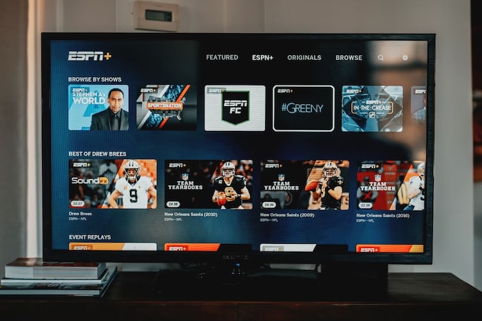 तुम्‍ही Android TV किंवा स्‍ट्रीमिंग डिव्‍हाइस खरेदी करण्‍याचा विचार करत असल्‍यास, प्रथम निर्माता Android TV वेबसाइटच्‍या ग्लोबल पार्टनर्स विभागात सूचीबद्ध आहे का ते तपासा. काही कारणास्तव डिव्हाइस सूचीबद्ध नसल्यास, Google Play Protect स्टेटस चेक करा. (इमेज- अनस्प्लॅश)