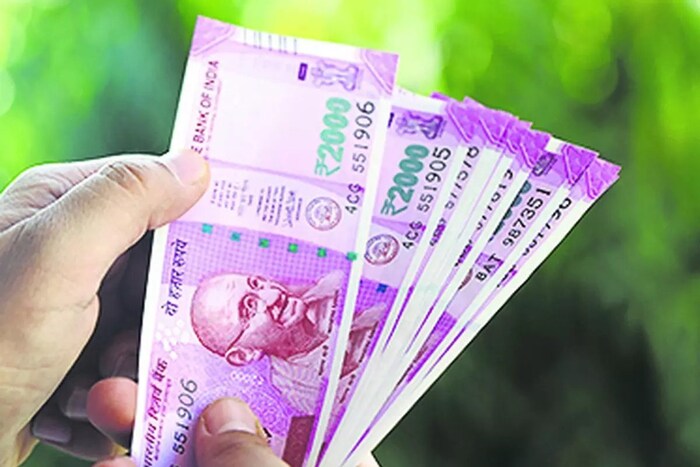 . 2018-19 सालीच आरबीआयने 2 हजार रुपयांच्या नोटांची छपाई बंद केली होती.