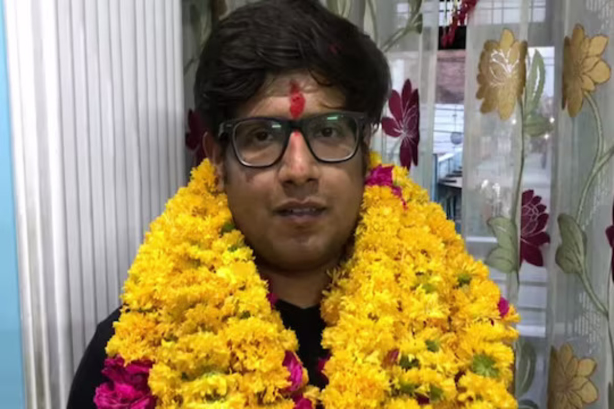 यूपीएससी पास झालेला तरुण