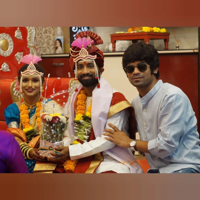  तसंच दत्तू मोरेच्या लग्नातला अभिनेता ओंकार भोजनेचा फोटो देखील समोर आला आहे.