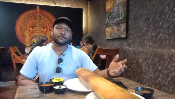 गेल्या चार वर्षापासून आमच्या कॅफेची खासियत म्हणून हा डोसा सर्वत्र फेमस आहे. तसेच सैनिकांसाठी आमच्या येथील सर्व डोसे आणि पदार्थ फ्री आहेत. आमच्या पुण्यामध्ये विविध ठिकाणी एकूण पाच ब्रांच आहेत, असंही शुभम संगनवार यांनी सांगितलं.
