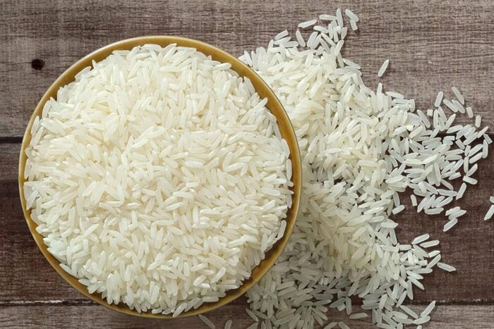  अशा प्रकारचे तांदूळ अनेकदा बासमती तांदूळ म्हणून बाजारात विकले जातात. या तांदळातील फरक लवकर कळून येत नाही. मात्र आपण आज यातील फरक कसा ओळखावा हे जाणून घेणार आहोत. 