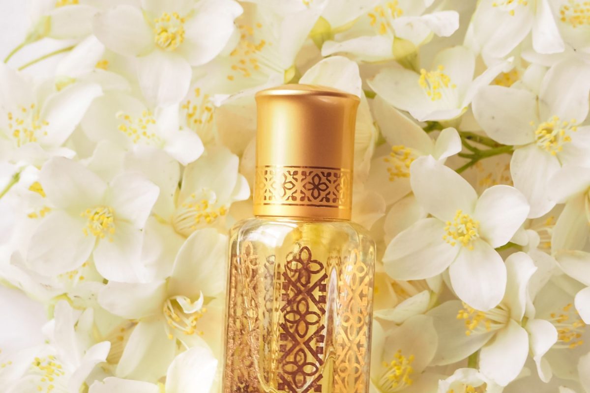 अत्तराच्या या उपायांनी जीवन होईल सुगंधित, पूर्ण होईल प्रत्येक इच्छा