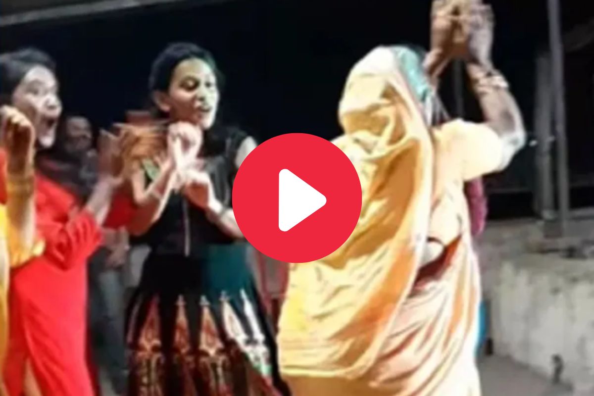 आजीबाईंचा हटके नागिन डान्स