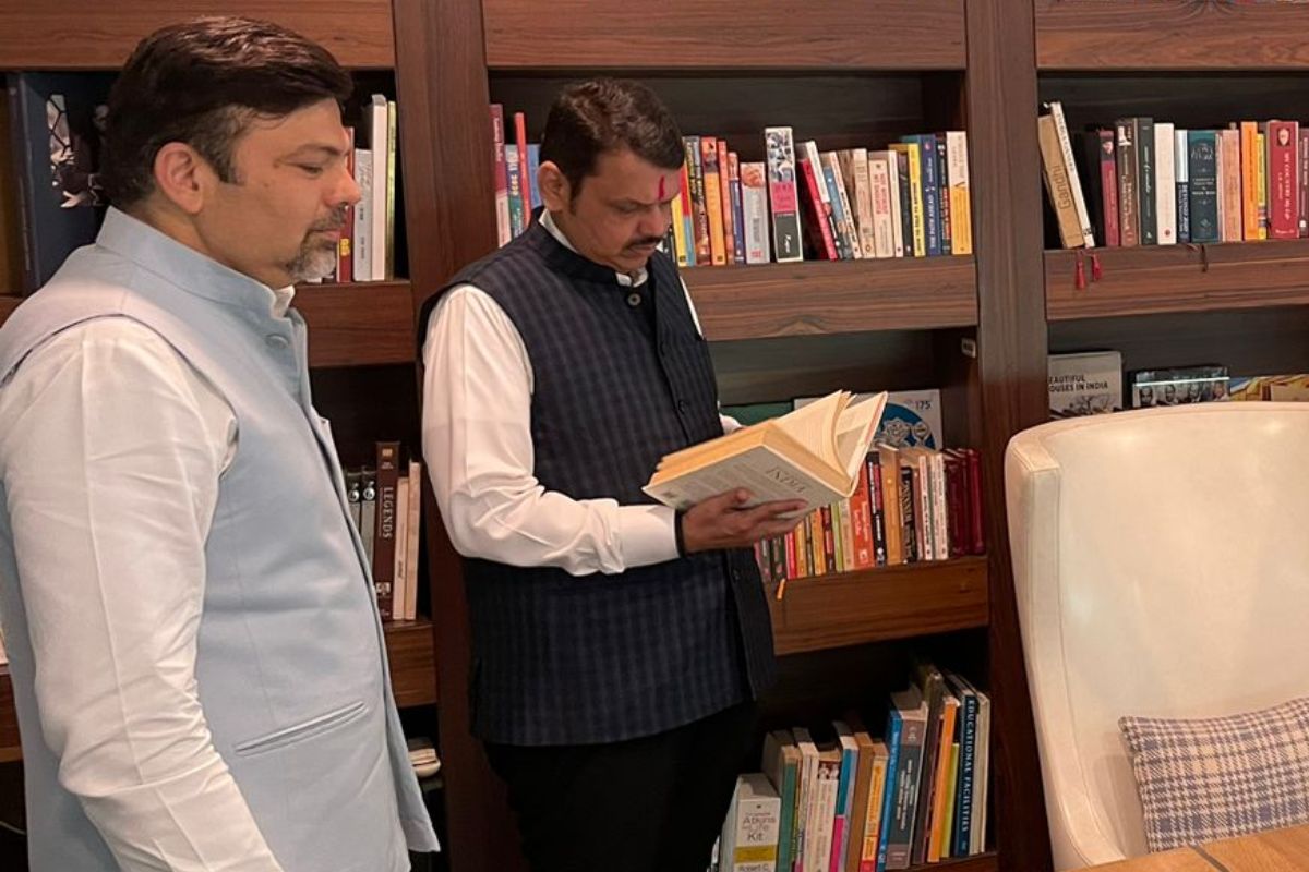 फडणवीसांनी घेतली देशमुखांची भेट
