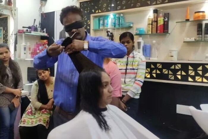 ते गरजू कुटुंबातील महिला व मुलींना मोफत केस कापण्याचे प्रशिक्षण दिले जाते. याशिवाय सोसायटी किंवा संस्थेने आयोजित केलेल्या ब्युटी पार्लरच्या क्लासेसमध्ये ते कोणतेही शुल्क न घेता केस कापण्याचे बारकावे शिकवतात.