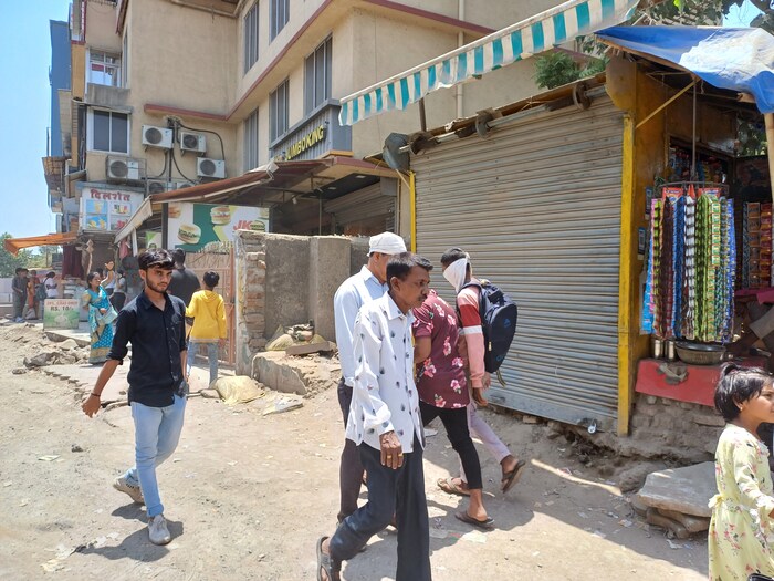 आज शनिवारी देखील तापमान अधिक असेल असा अंदाज हवामान खात्याने वर्तविला आहे. 20 मे रोजी सकाळी कमाल तापमान 38 तर किमान तापमान 27 अंश सेल्सिअस राहणार असल्याचा अंदाज वर्तविण्यात येत आहे.