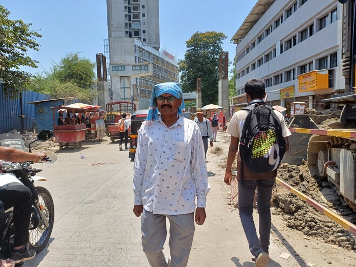 घराबाहेर पडताना सर्वांनी काळजी घ्यावी असे निर्देश हवामान खात्याने दिले आहेत. अचानक वाढलेल्या उष्णतेमुळे टोपी, स्कार्फ वापरण्याची गरज आहे.