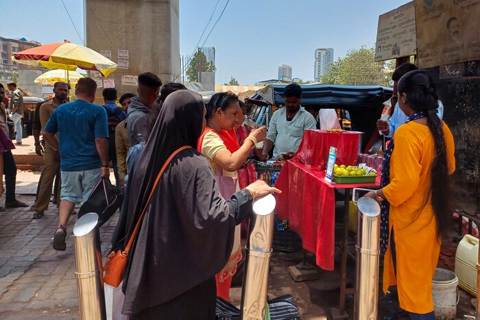 संपूर्ण महाराष्ट्रात उष्णतेचा पारा चांगलाच चढला आहे. कल्याण डोंबिवली परिसरातही उन्हामुळे लोक हैराण झाले आहेत.