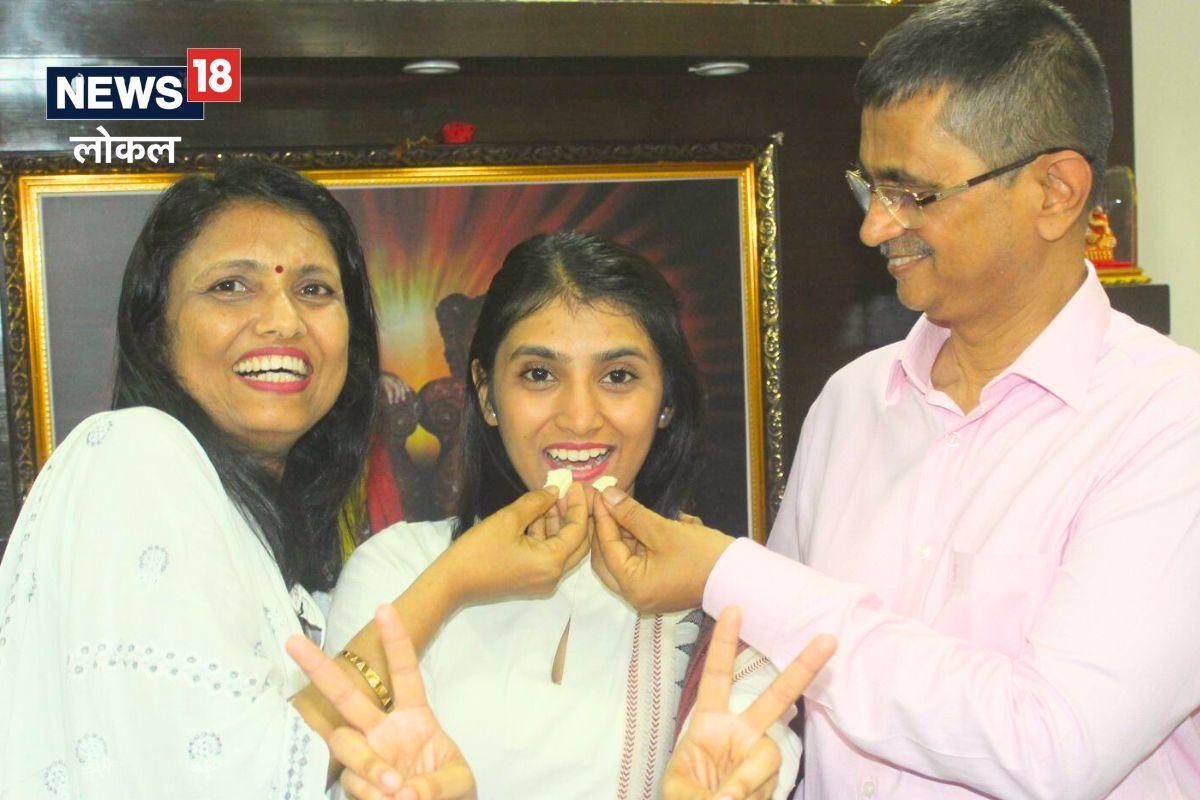 युपीएससी परीक्षेत ठाण्याची कश्मिरा संख्ये महाराष्ट्रात पहिली आलीय.