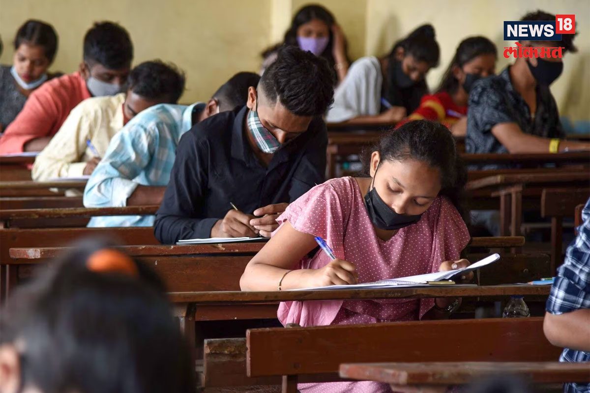 हस्ताक्षर घोटाळ्यात दोन शिक्षकांचा हात