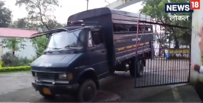 सागरच्या मध्यवर्ती कारागृहात एक महिला गेल्या 12 वर्षांपासून खुनाच्या गुन्ह्यात शिक्षा भोगत आहे. दुसरीकडे तिच्या नवऱ्याला आता तिच्याशी आणि मुलाबाळांशी काही घेणं देणं उरलेलं नाही. पण आई ही आई असते.