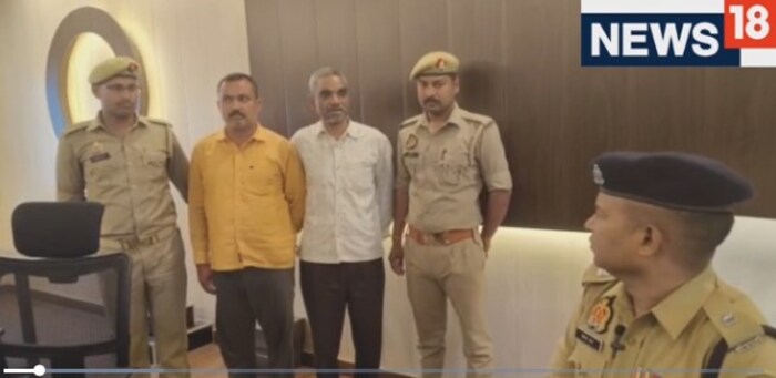नवासा येथील जमीन हडप करण्यासाठी ऑटोचालकाची त्याच्याच काकांनी सुपारी देऊन हत्या केल्याचा खुलासा पोलिसांनी केला आहे.