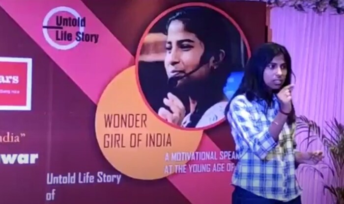 9 विदेशी उच्चारांवर प्रभुत्व मिळवणारी मोटिव्हेशनल स्पीकर, टीव्ही अँकर जान्हवी जेव्हा आग्रा येथील स्पायसी शुगर ऑर्गनायझेशनने आयोजित केलेल्या कार्यक्रमात पोहोचली तेव्हा 10-12 वर्षांच्या मुलांपासून ते 60 वर्षांच्या स्त्रिया तिला ऐकण्यासाठी उत्सुक होत्या.