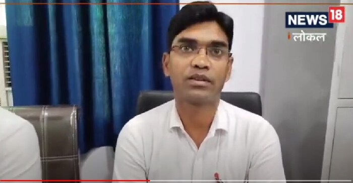 ज्या खोलीत आईचा मृतदेह होता, त्याच खोलीत त्याने वडिलांचा मृतदेहही ठेवला. यानंतर भाऊ शाळेतून परतल्यावर त्याने भावाची मान मुरडून हत्या केली आणि नंतर घराला कुलूप लावून मित्रांसोबत पार्टी करायला गेला. 