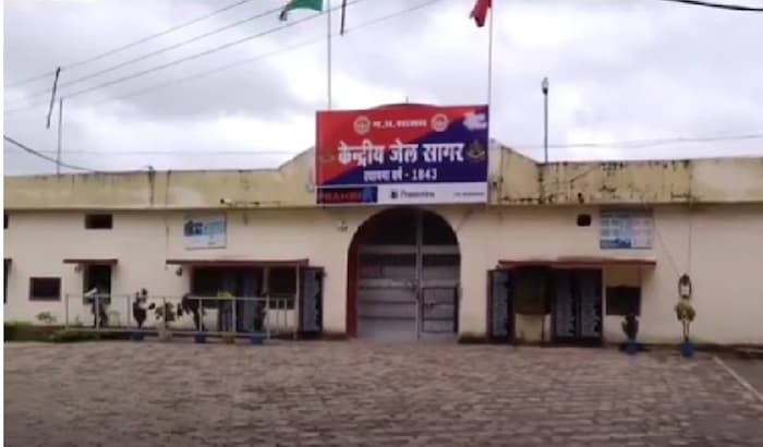 ती कुठेही असली तरी तिला नेहमी आपल्या मुलांची काळजी असते. यूपीच्या ललितपूर जिल्ह्यातील उर्मिलाचा विवाह 16 वर्षांपूर्वी सागर जिल्ह्यातील बिना श्यामपुरा येथील रहिवासी कैलाश राजक याच्याशी झाला होता. 