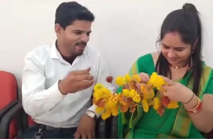 कौटुंबिक न्यायालयाचे मुख्य न्यायाधीश अतुल खंडेलवाल यांच्या न्यायालयात घटस्फोटाची याचिका येताच त्यांनी सर्वप्रथम दोघांना समजावून सांगितले. परंतु त्यांनी ऐकले नाही. त्यामुळे दोघांच्या वडिलांना बोलावण्यात आले.