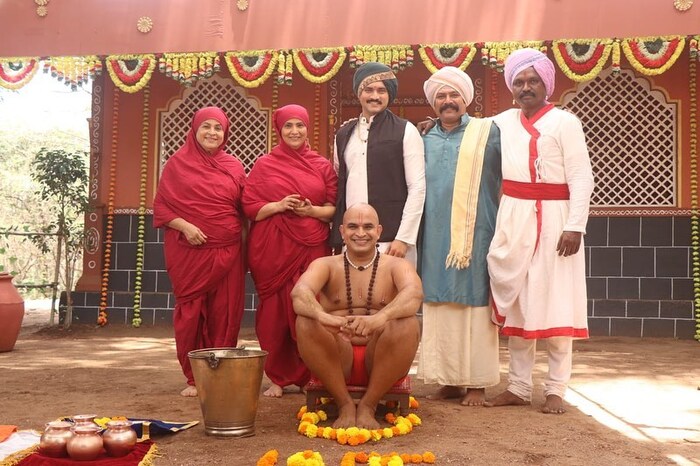  स्वामींच्या भूमिकेत असलेला अभिनेता अक्षय मुडावडकरला प्रेक्षकांनी डोक्यावर घेतलं. जय जय स्वामी समर्थ मालिकेत आता नवी गोष्ट सुरु होणार आहे.