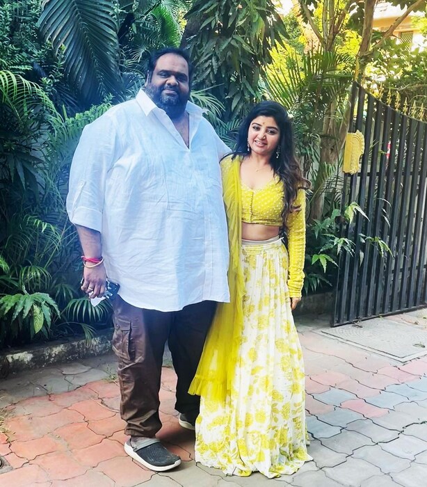 दरम्यान अभिनेत्रीच्या या दुसऱ्या लग्नातसुद्धा अडचणी येत असल्याच्या चर्चा सुरु आहेत. 