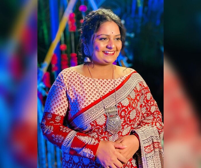  त्यांनी म्हटलंय कि, 'हिच्या "डे" आडनावावरून ही लोकांना बंगाली वाटते पण ही महाराष्ट्रीयनच आहे ...पण मग ती "डे" आडनाव का लावते हा प्रश्न कृपया तिलाच विचारावा.....स्वभावाने लोभस आणि तितकाच खट्याळपणा (किडे) जोपासणारी....आमच्या दोघांची जोडी skit मध्ये बेफाम फुलते...' असं म्हणत समीर चौघुलेंनी ईशाला वाढदिवसाच्या शुभेच्छा दिल्या आहेत. 