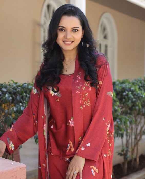  मीडिया रिपोर्ट्सनुसार, खुशबू या मालिकेत आशुतोषची बहीण वीणाची भूमिका साकारणार आहे. 