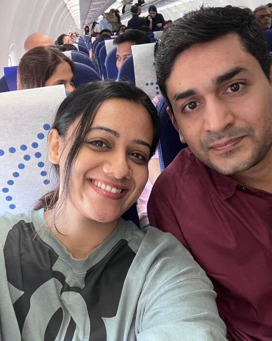 स्पृहा जोशी आणि वरद लघाटेने तब्बल 6 वर्षे एकमेकांना डेट केलं आहे. दीर्घकाळ नात्यात राहिल्यानंतर या दोघांनी 2014 मध्ये लग्नगाठ बांधली होती.