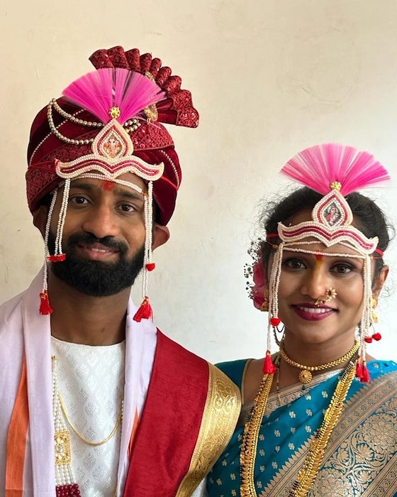  दत्तूच्या लग्नाचे फोटो पाहून त्याच्या चाहत्यांना सुखद धक्का बसला आहे. पण दत्तूची बायको नेमकी आहे कोण? तिचं नाव काय? असा प्रश्न सर्वांना पडला आहे.