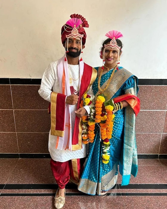  दत्तूने थेट लग्नाचे फोटो शेअर करत त्याच्या चाहत्यांना आनंदाचा धक्का दिला आहे.