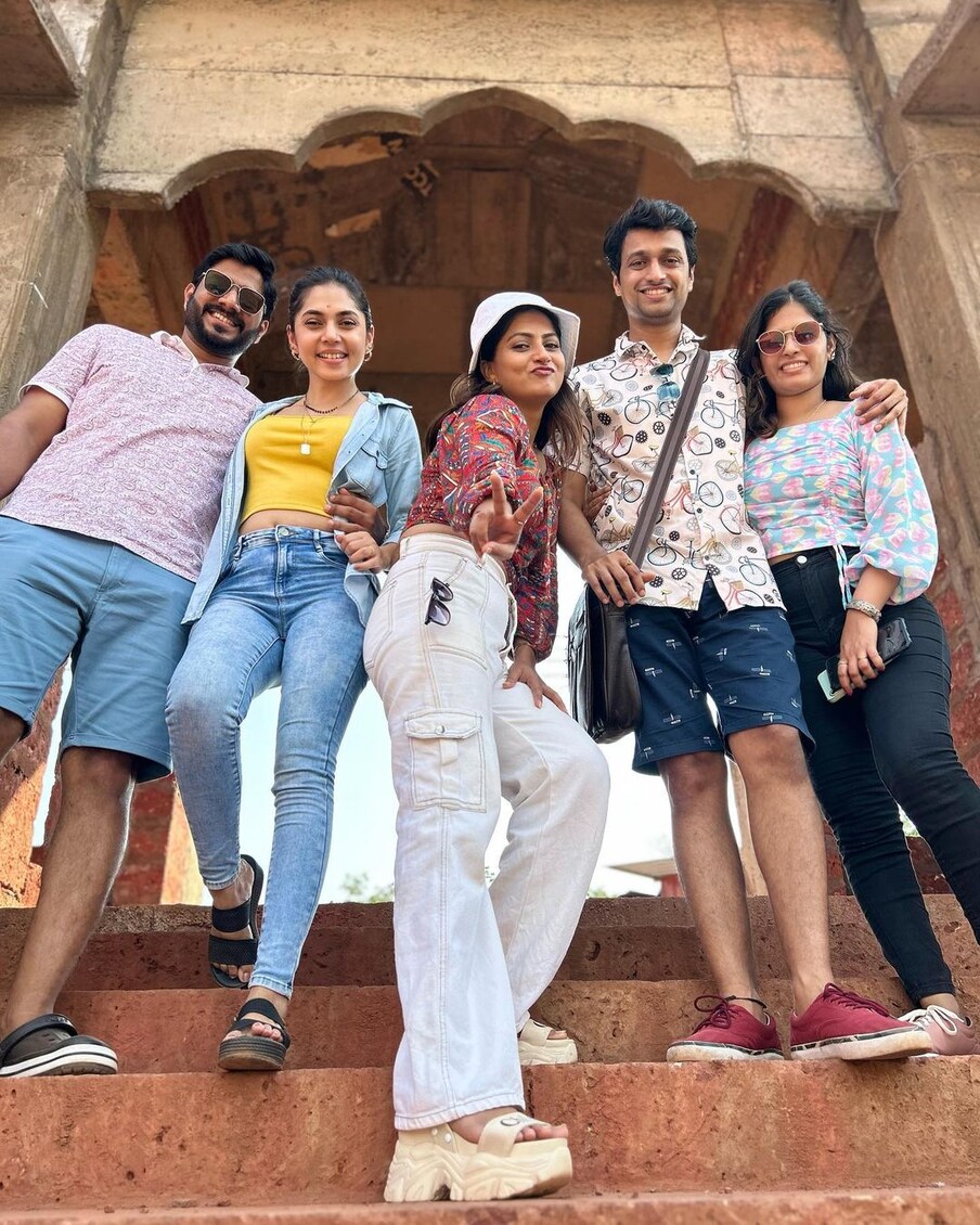 [object Object], ऑनस्क्रिन कलाकारांची एकत्र फॅमिली आहेच. मात्र ऑफस्क्रिन देखील हे कलाकार तितकेच एकमेकांशी जोडले गेले आहेत.