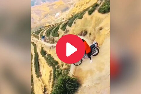 धोकादायक ठिकाणी महिलेने चालवली बाईक